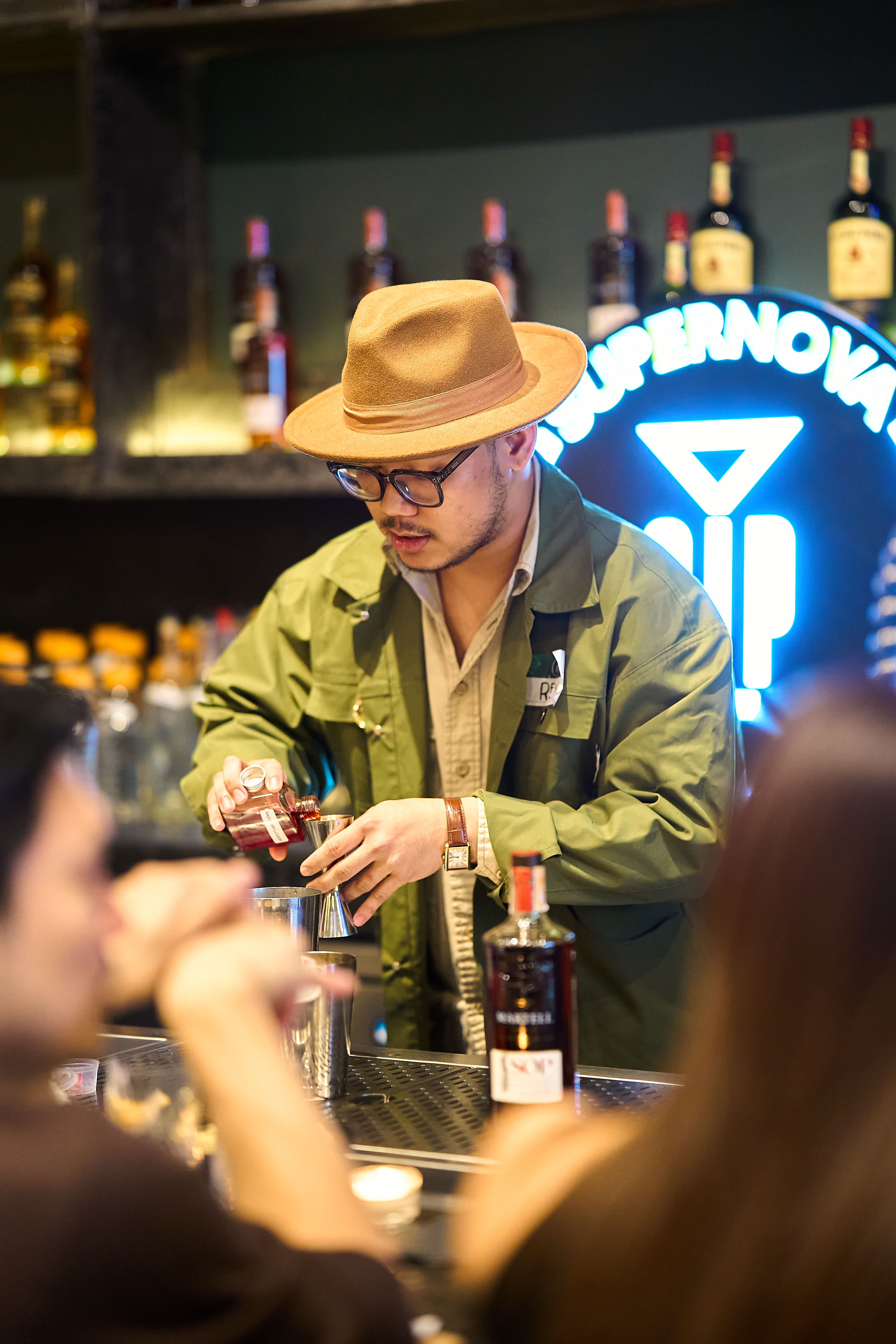 Rey pouring a cocktail